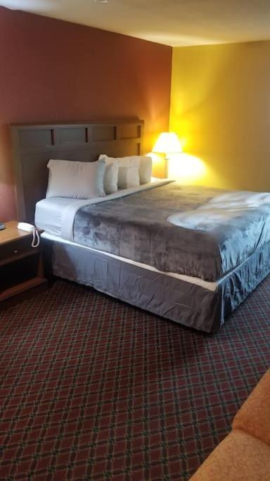 Hotel 2 Queen Beds Hotel Room 212 Booking Stillwater Bagian luar foto